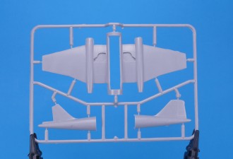 Scale model  B-57E+CIM-10A missile ("2 in 1" set)