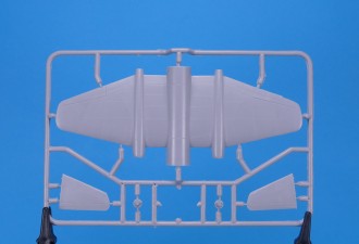 Scale model  B-57E+CIM-10A missile ("2 in 1" set)